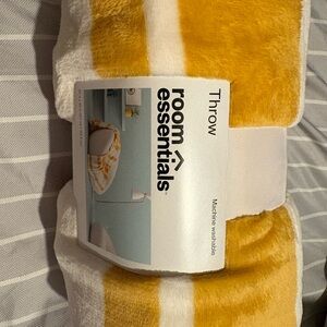 Room Essentials Golden Yellow and White Throw